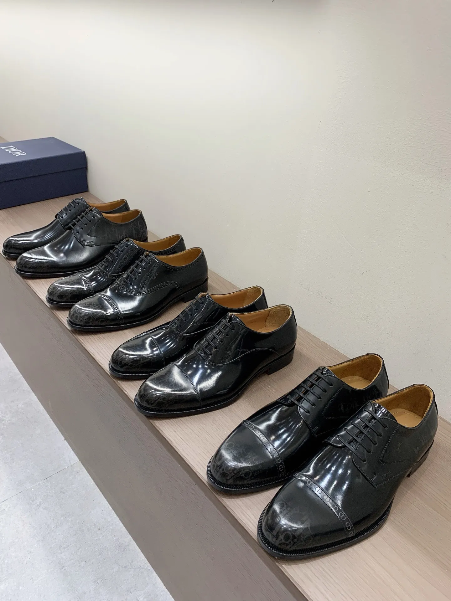 [Dior] Top P: 960💰 Standard code 39-44 (38.45.46 custom-made, non-returnable and non-exchangeable) Dior Dior's latest high-end men's boutique casual leather shoes, imported cowhide upper, water-dyed cowhide lining, imported leather outsole, perfect details are impeccable.
